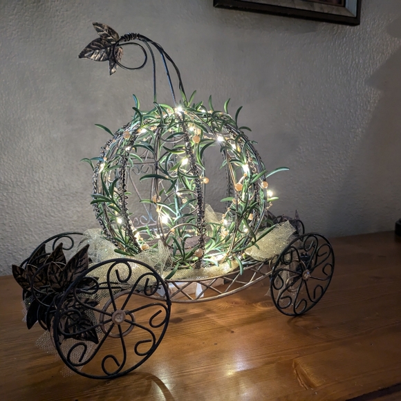Metal Cinderella Fairytale Centerpiece - Picture 4 of 10
